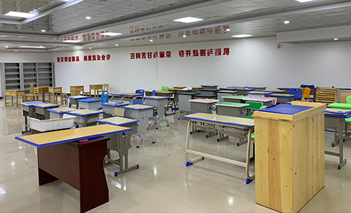 江西课桌椅厂家学生课桌椅面板的规范挑选办法